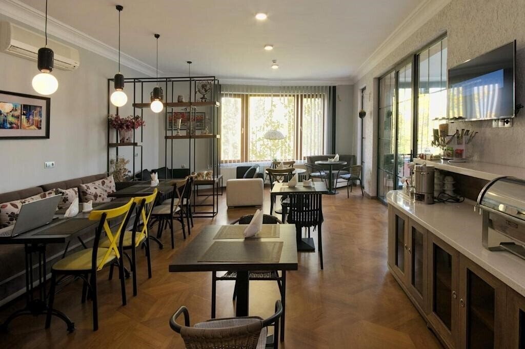 Готель Livin 3*