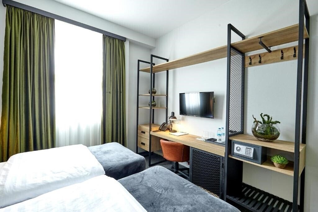 Вид Graphica Tbilisi Hotel 3*