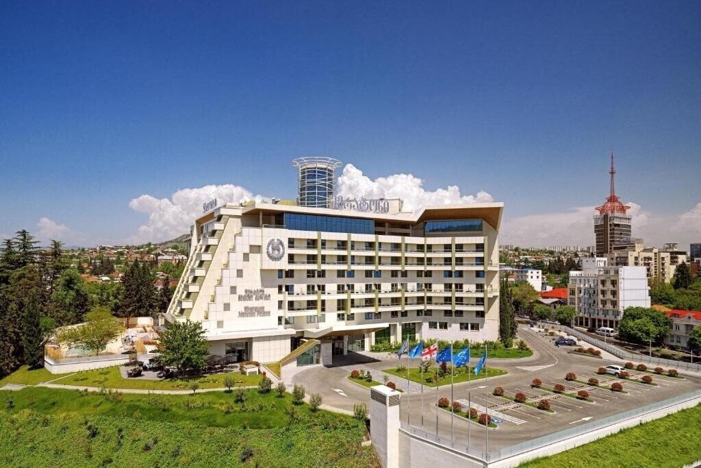 Территория Sheraton Grand Tbilisi Metekhi Palace 5*