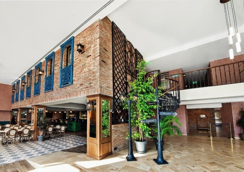 Територія Biography Design Tbilisi 4*