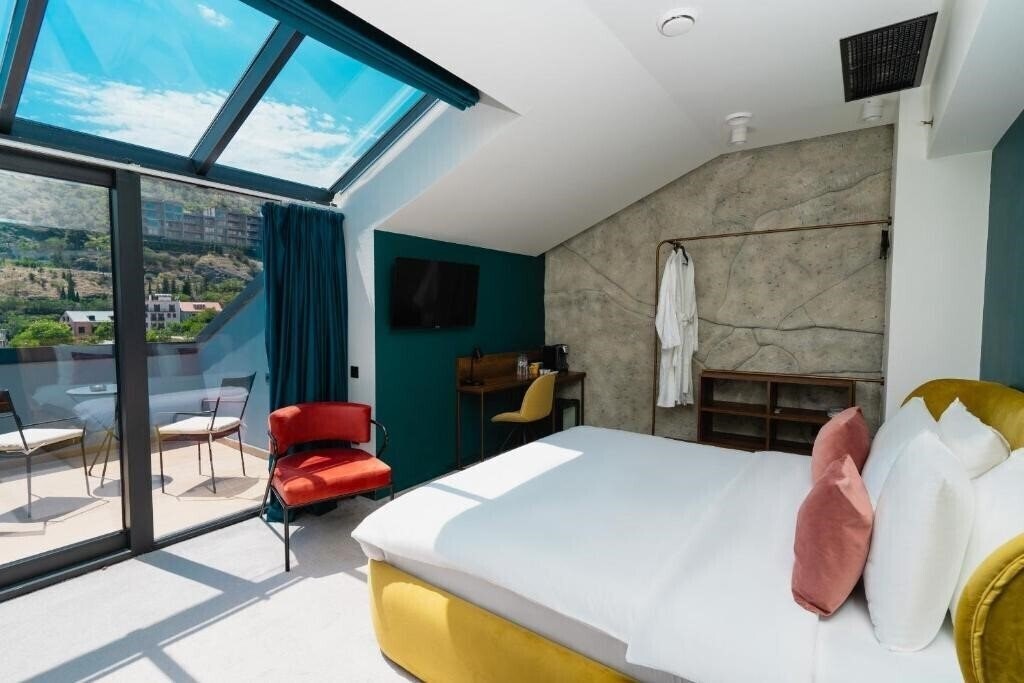 Фотографія About Sololaki Boutique Tbilisi 4*