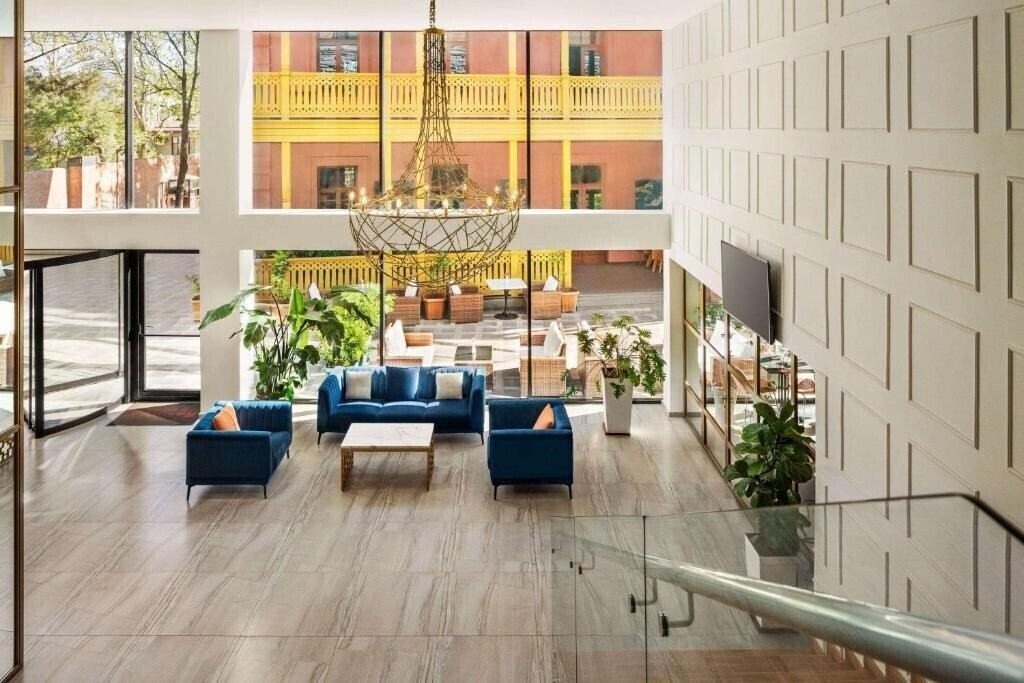Територія Ramada By Wyndham Tbilisi Old City 4*