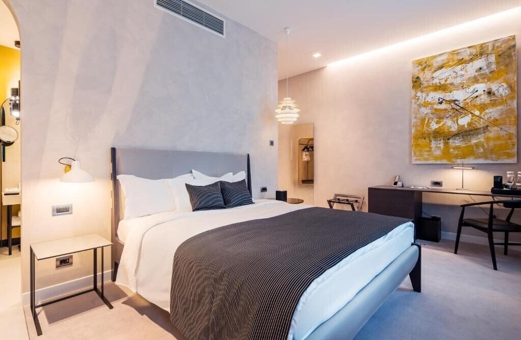 Вид Monograph Freedom Square 4*