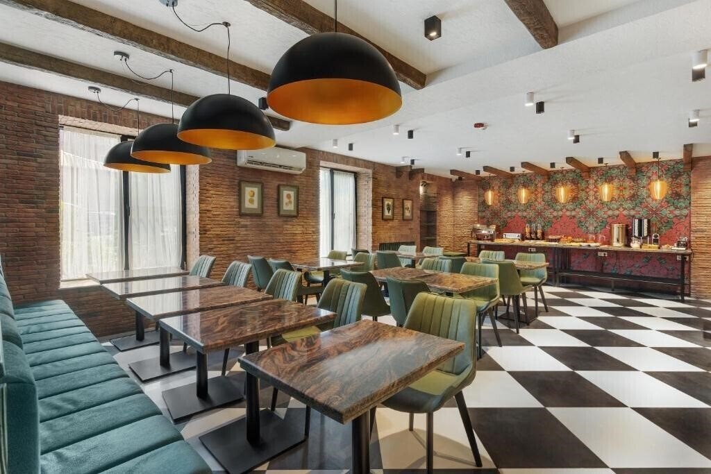 Апартаменти Old Wall Hotel 3*