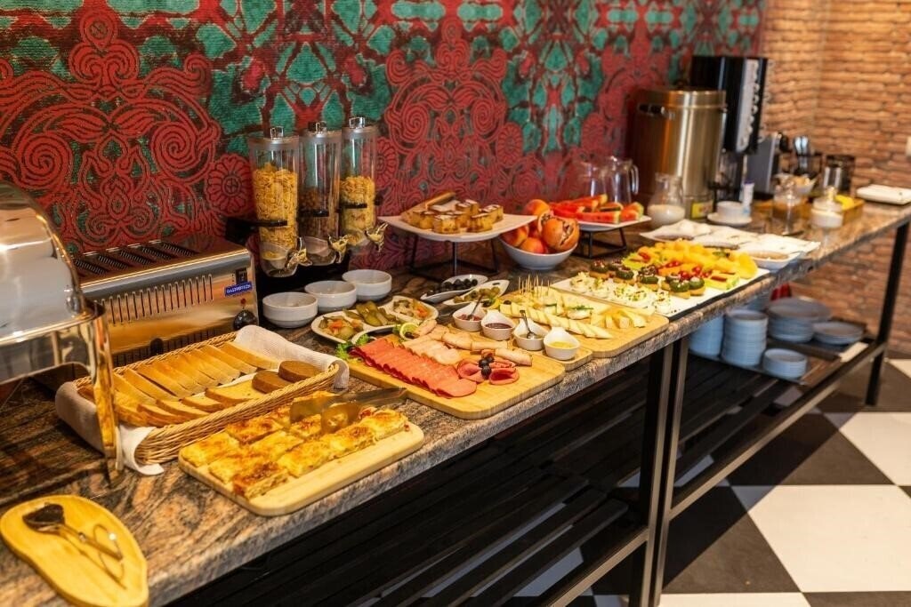 Панорама Old Wall Hotel 3*