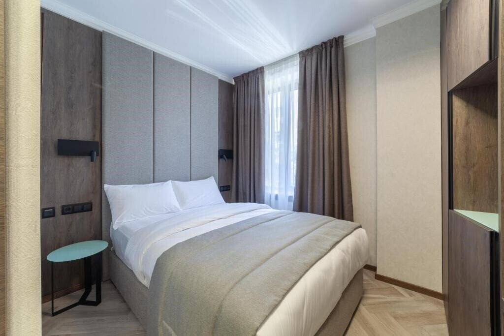 Територія Old Wall Hotel 3*