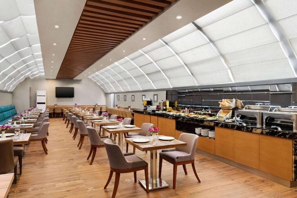 Территория Tbilisi Chambers Trademark By Whyndham 4*