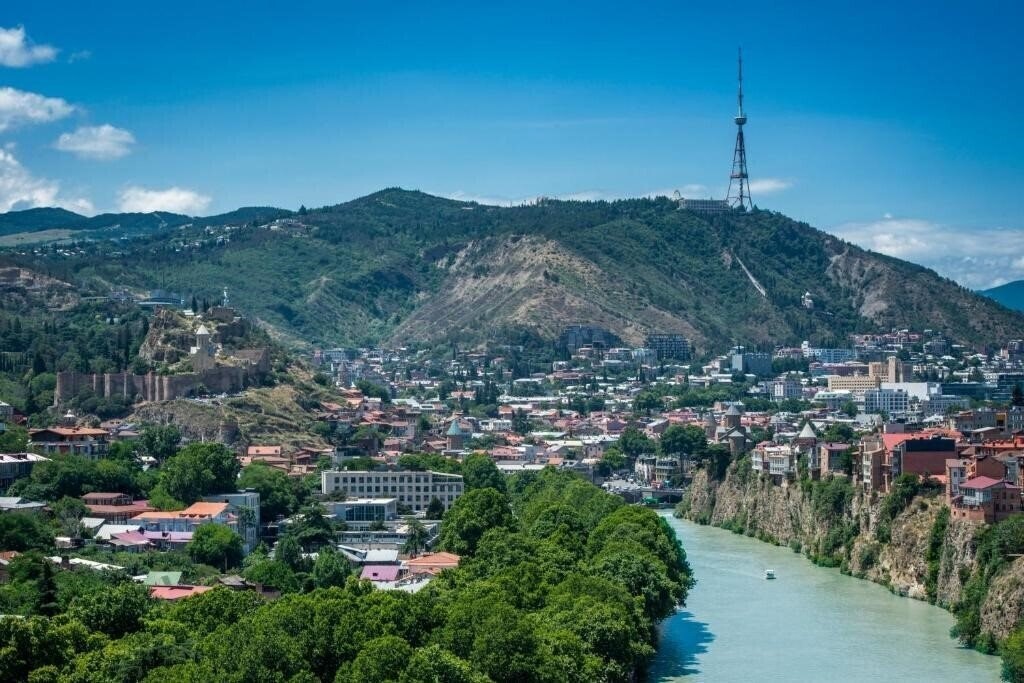 Апартаменты Golden Tulip Design Tbilisi Hotel 4*