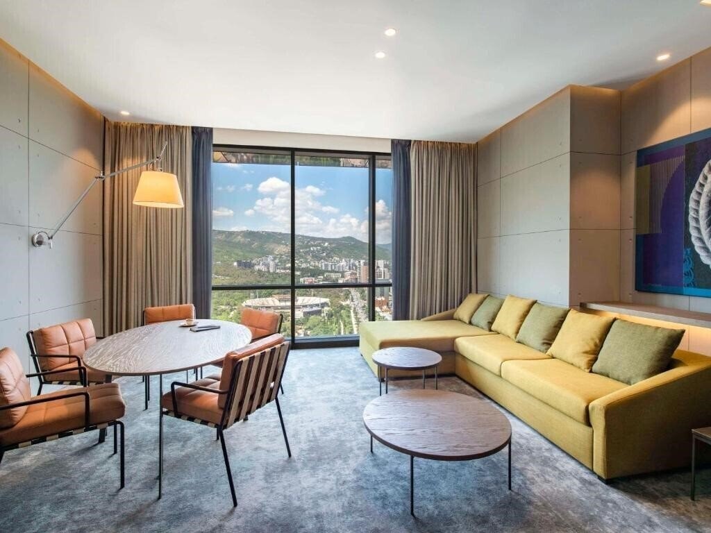 Готель Pullman Tbilisi Axis Towers 5*