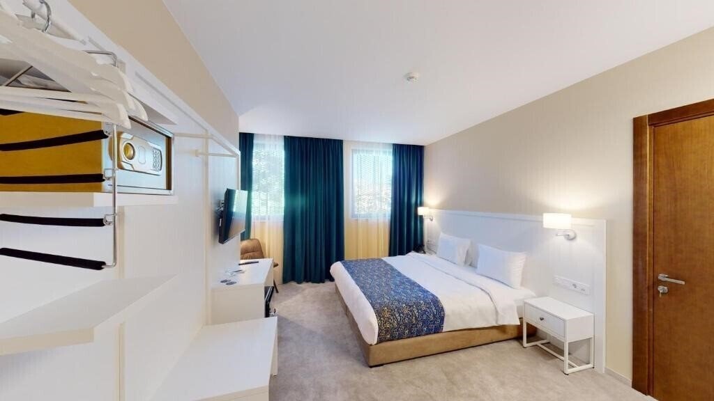 Отель Epigraph Town Hotel 4*