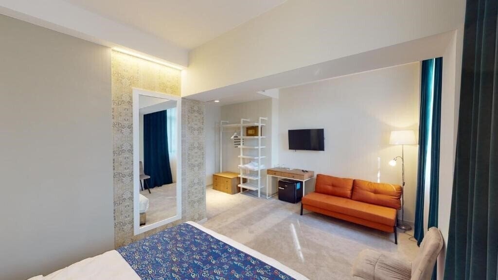 Панорама Epigraph Town Hotel 4*