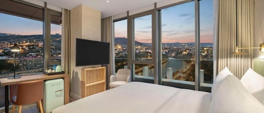 Готель Hilton Garden Inn Tbilisi Riverview 4*