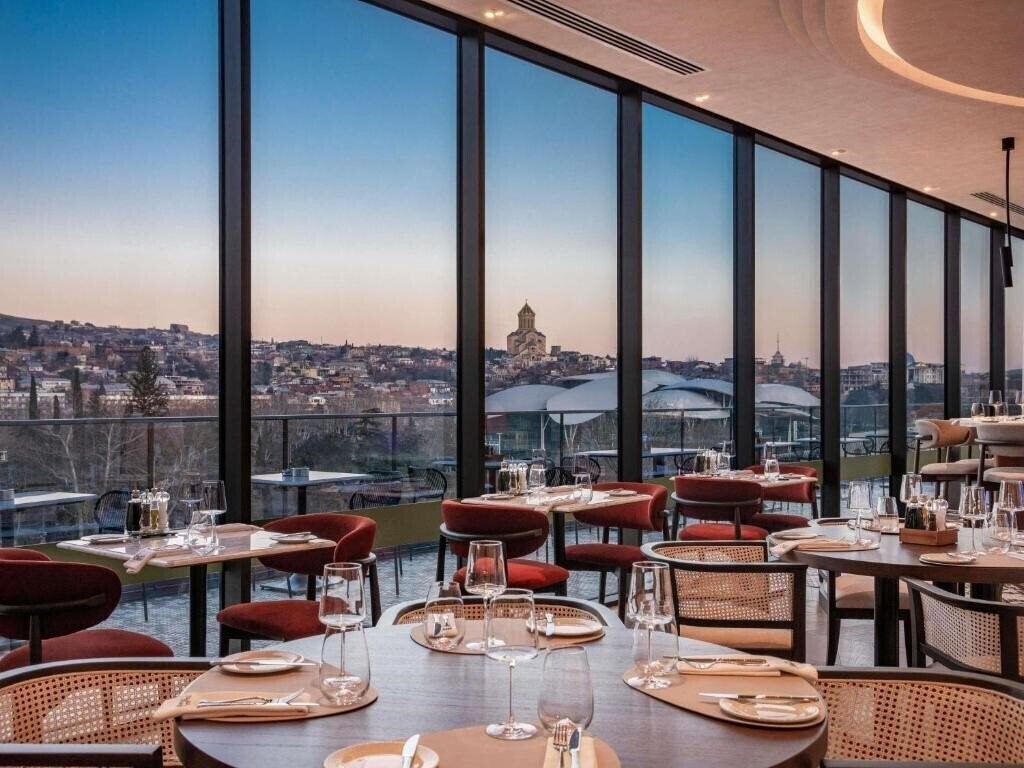Готель Swissotel Tbilisi 5*