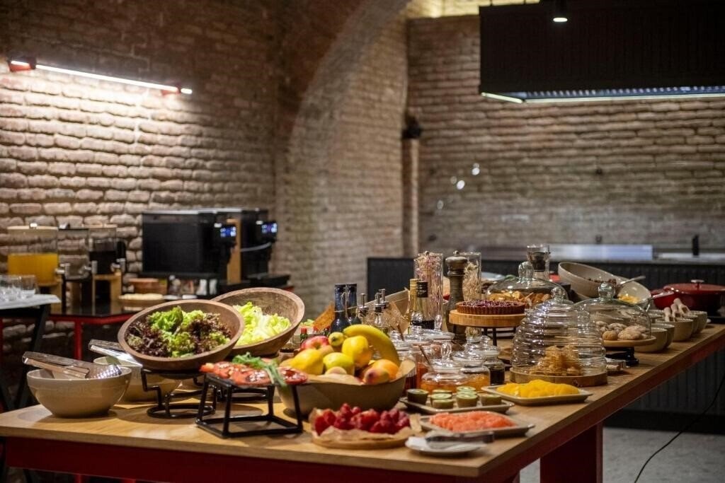 Готель Qarvasla Hotel 5*