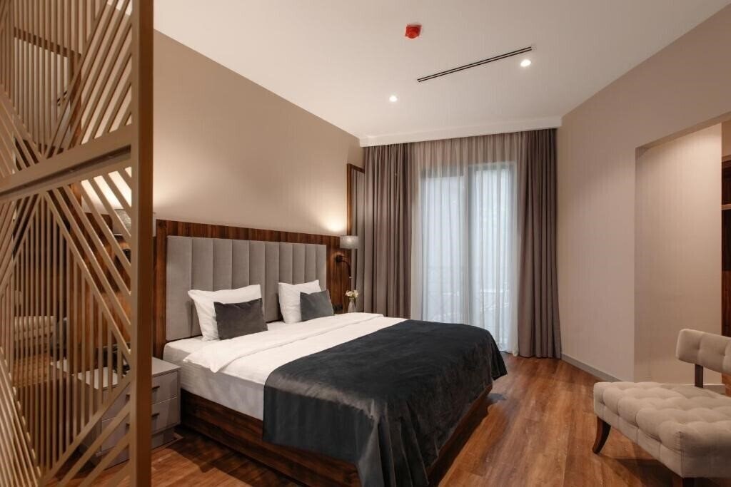 Апартаменти White Hill Hotel 4*
