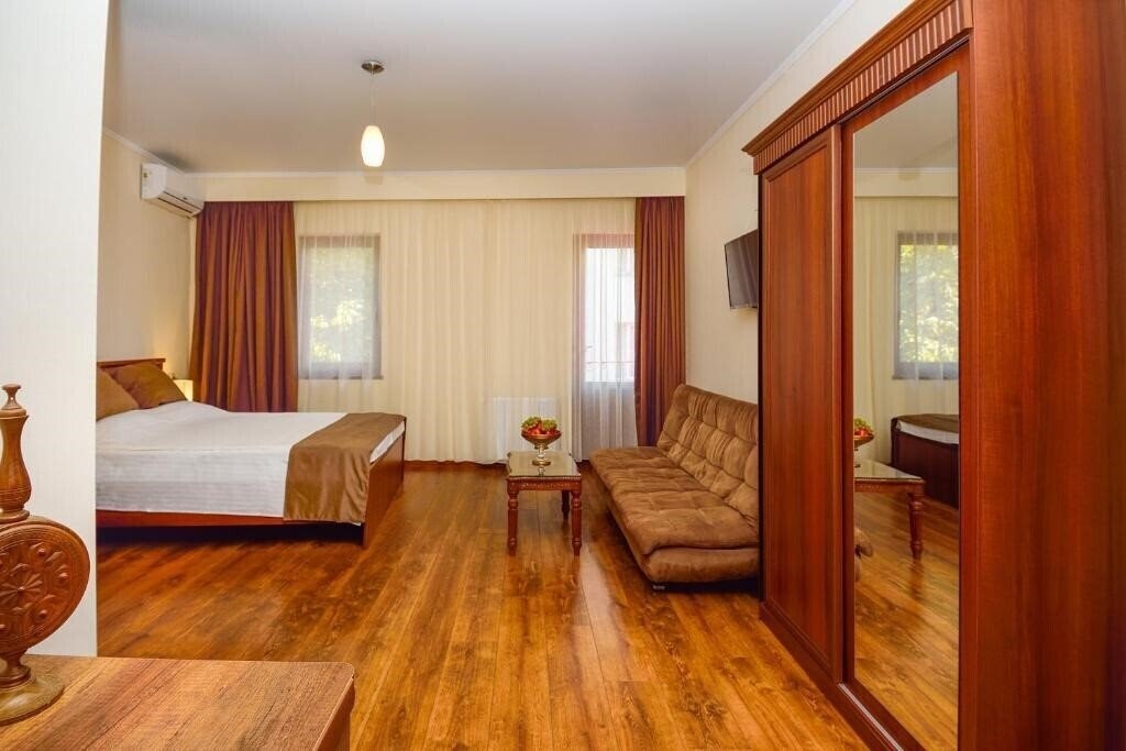 Вид British House 4*