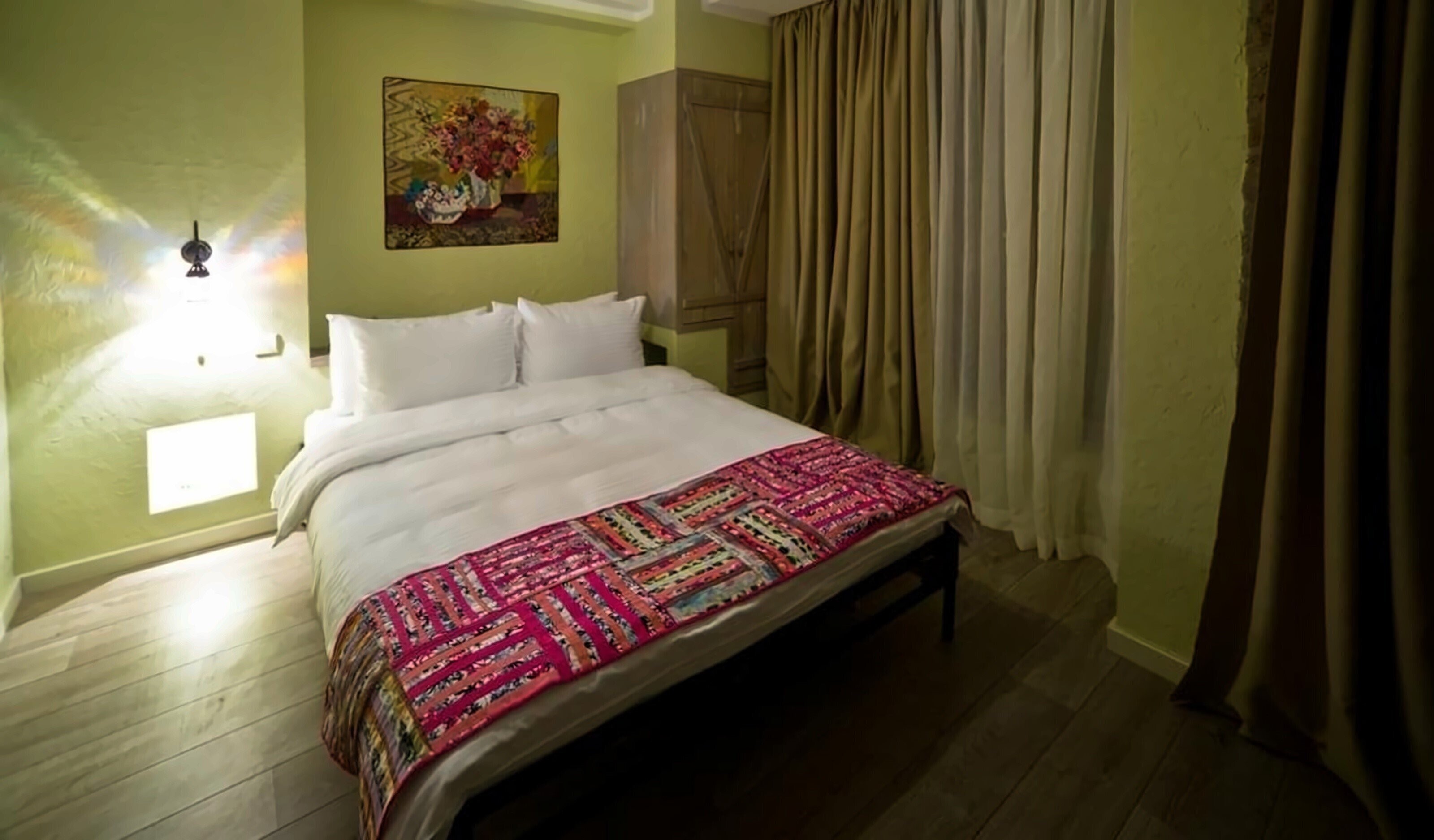 Апартаменты No12 Boutique Hotel 4*