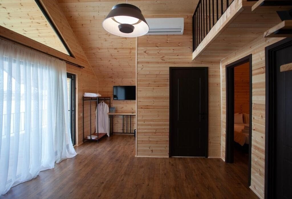 Панорама Moretoni Lake Resort 4*