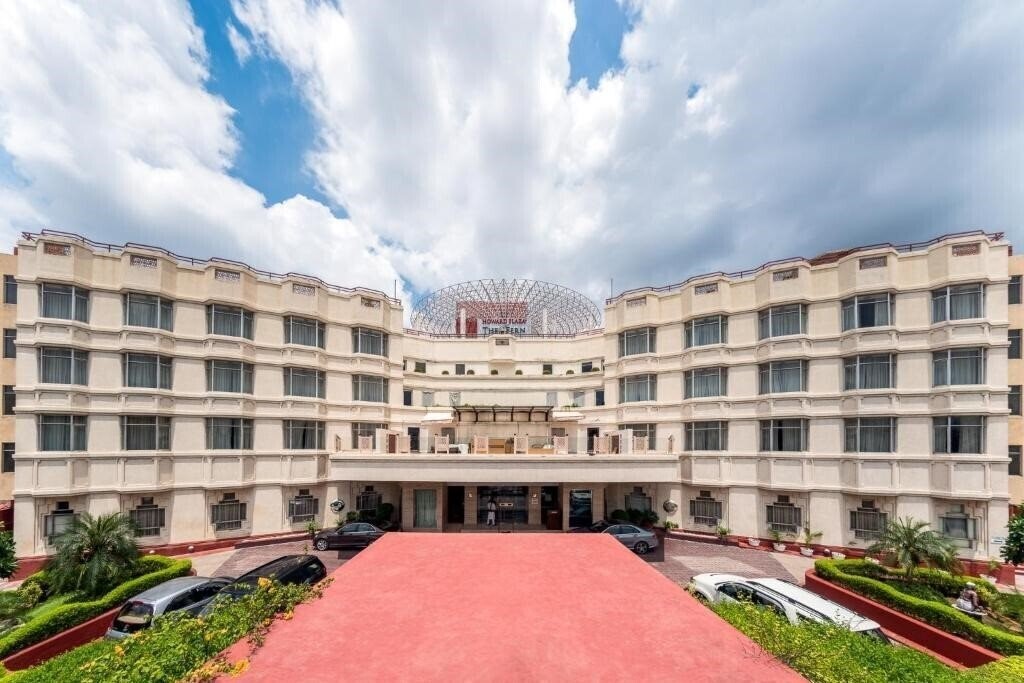 Отель Howard Plaza Agra 3*