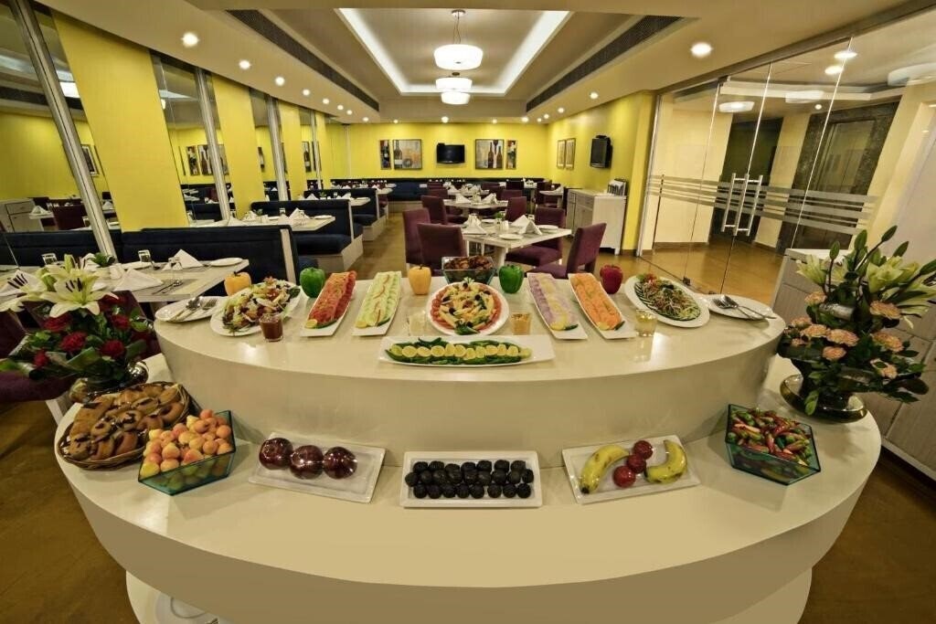 Территория Sarovar Portico Naraina 4*