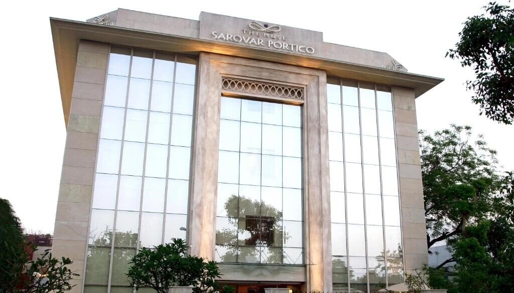 Панорама The Muse Sarovar Portico 4*