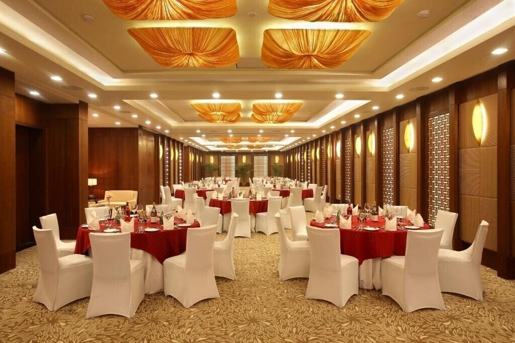 Територія Crowne Plaza Today New Delhi Okhla 5*