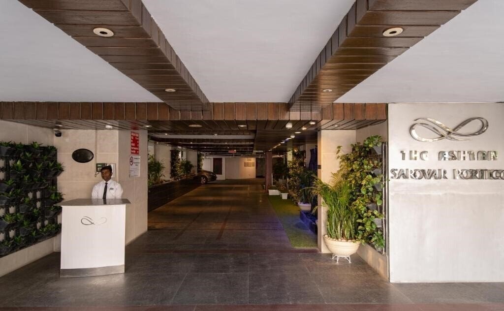 Вид The Ashtan Sarovar Portico 3*