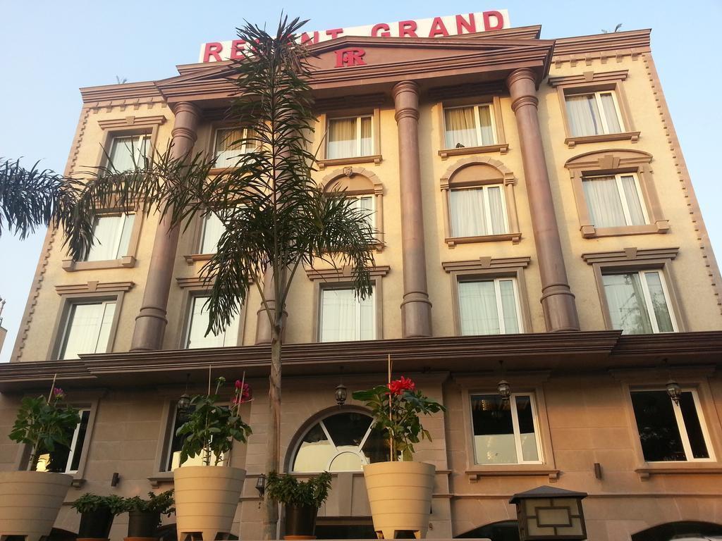 Фото Hotel Regent Grand Patel Nagar 4*