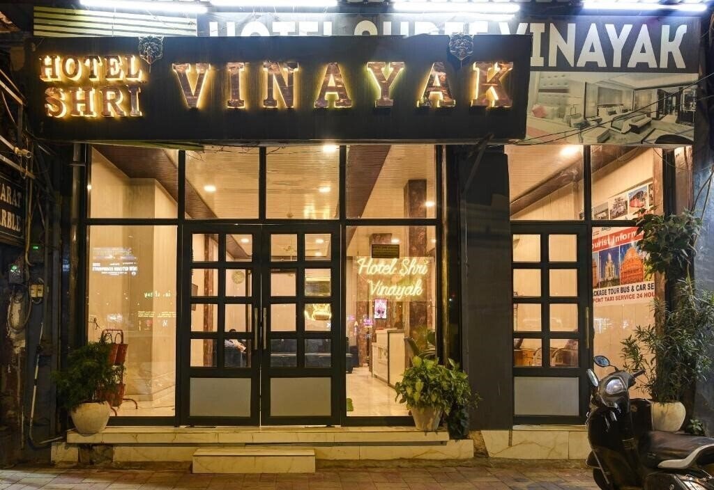 Готель Hotel Srivinayak 3*