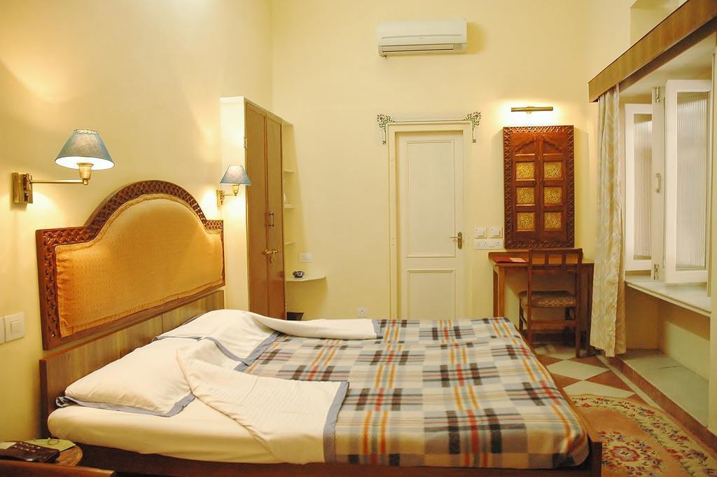 Панорама Arya Niwas 3*