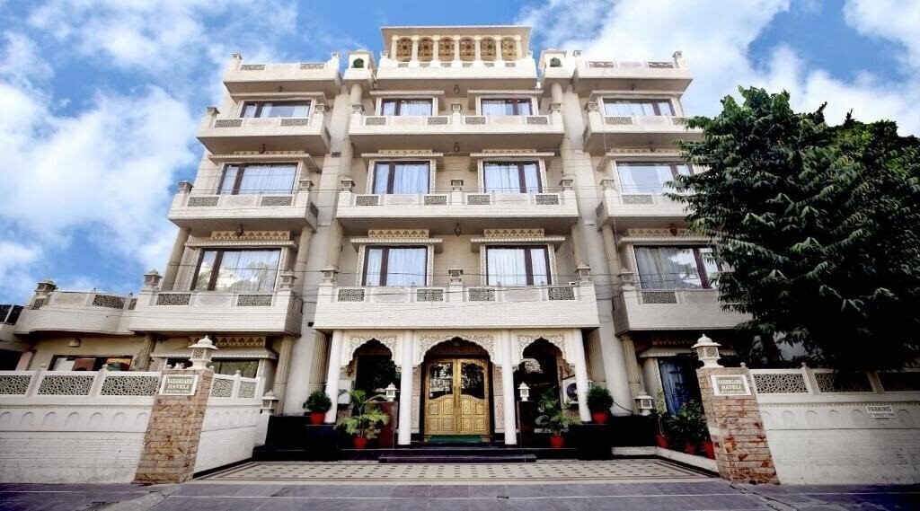 Отель Nahargarh Haveli 3*