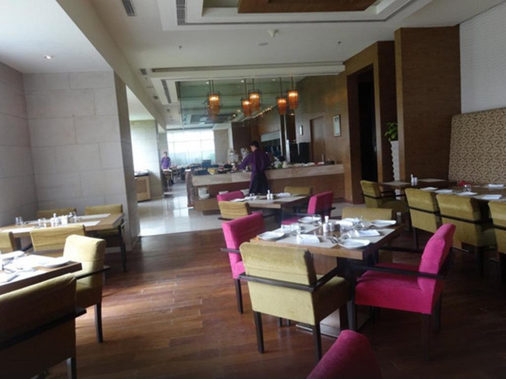 Фото Royal Orchid Central Jaipur 4*
