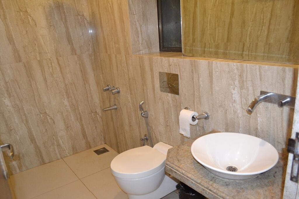 Отель Sunkissed Plaza 2*