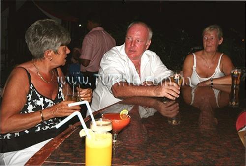 Готель Cary's Hotel 2*