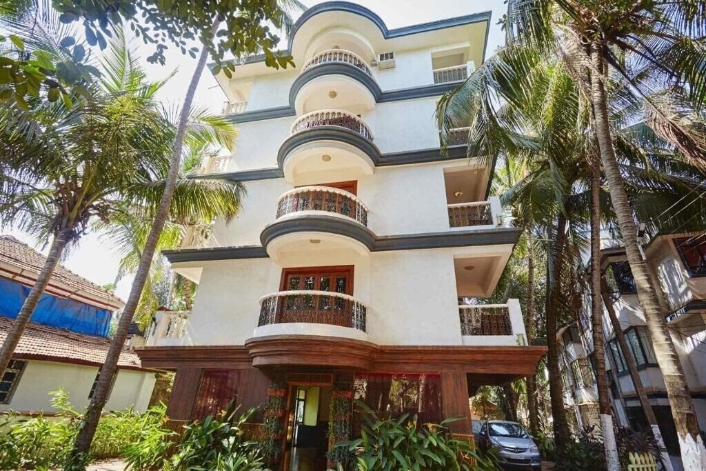 Отель The Camelot Beach Resort 2*