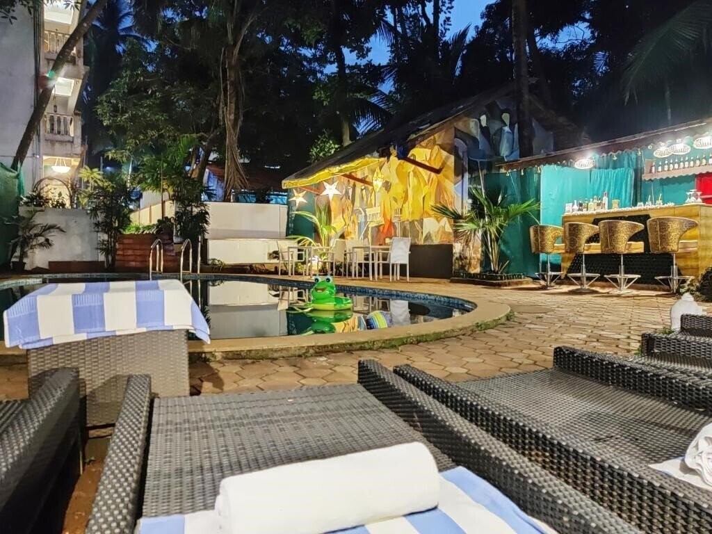 Территория The Camelot Beach Resort 2*