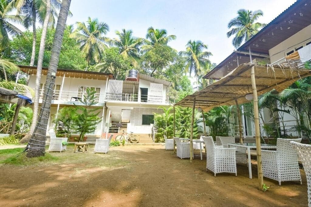 Готель La Volga by Turtle Retreat (ex. La Volga Beach Resort) 2*