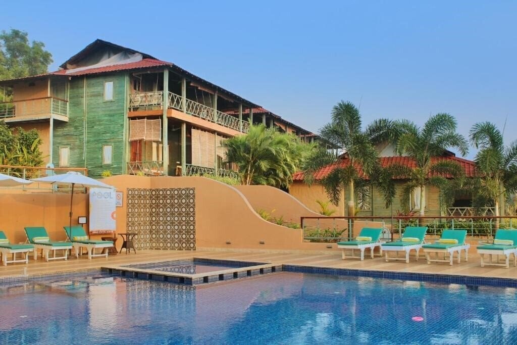 Отель Crescent Resort Goa (ex. Goa Crescent Resort, Oxygen Resort Morjim) 4*
