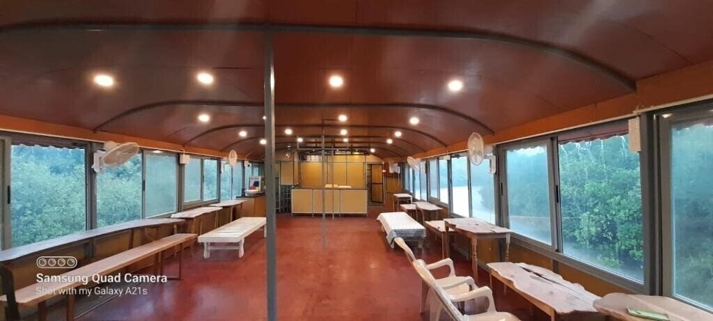Апартаменти Aquaholic - A Floating Villa 3*