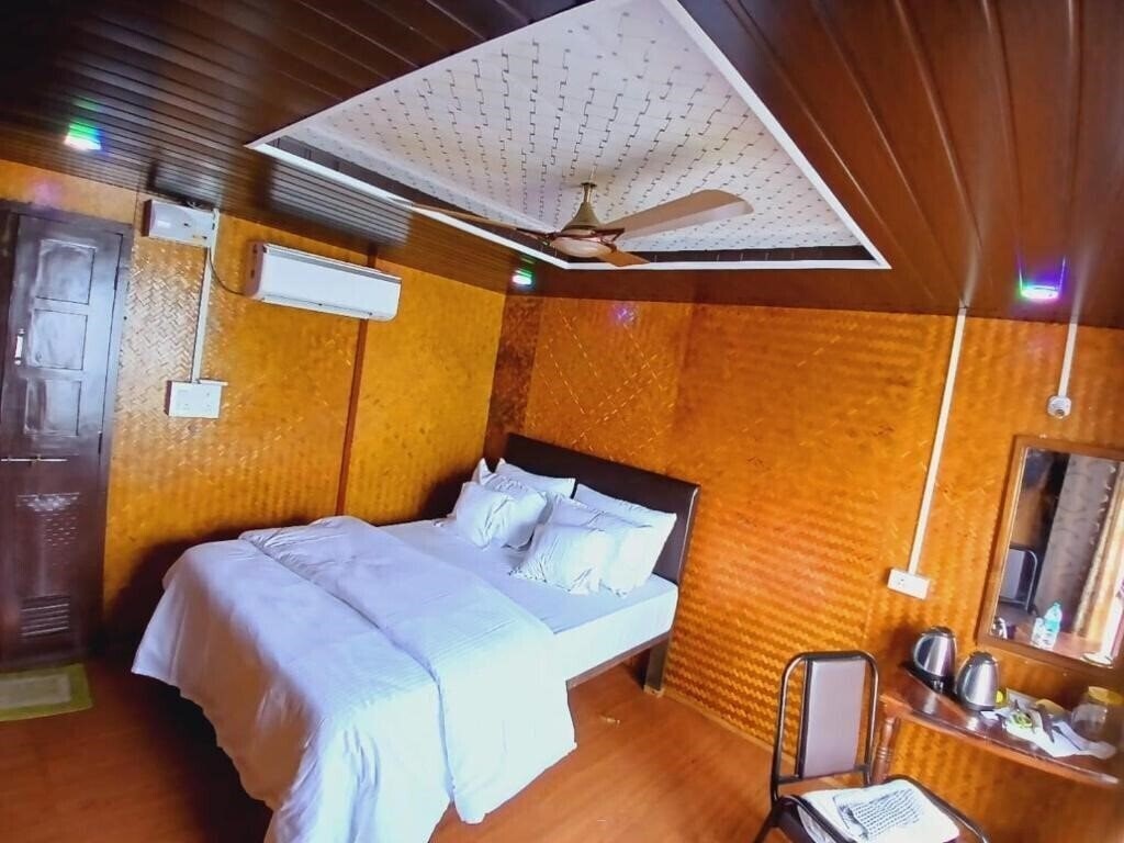 Фото Aquaholic - A Floating Villa 3*