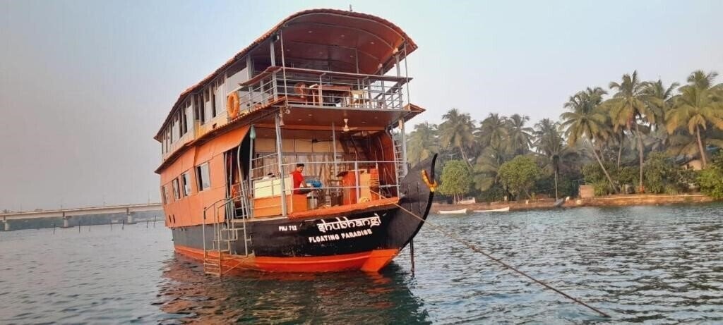 Фотографія Aquaholic - A Floating Villa 3*