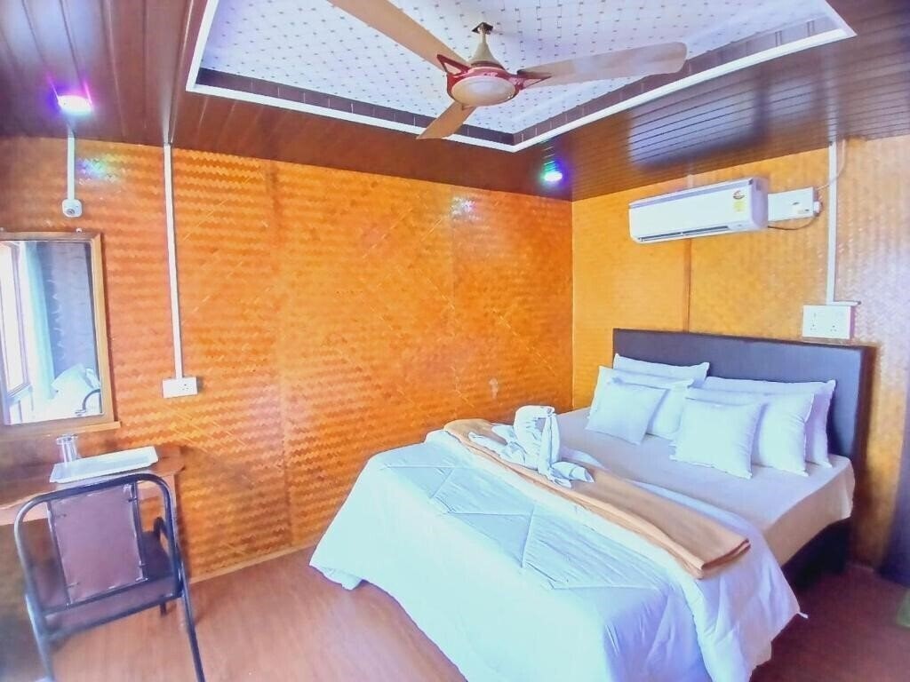 Вид Aquaholic - A Floating Villa 3*