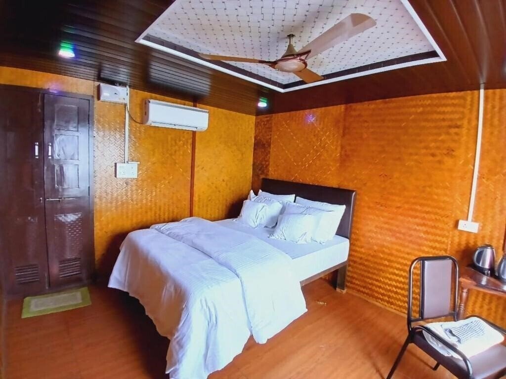 Територія Aquaholic - A Floating Villa 3*