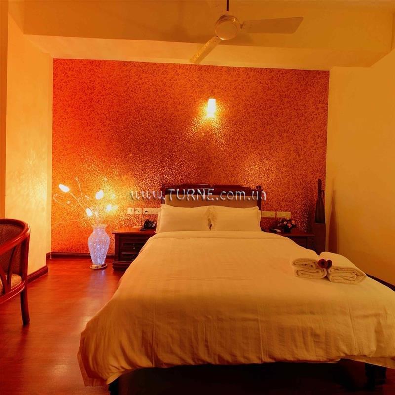 Готель Deshadan Plaza Kochi 3*