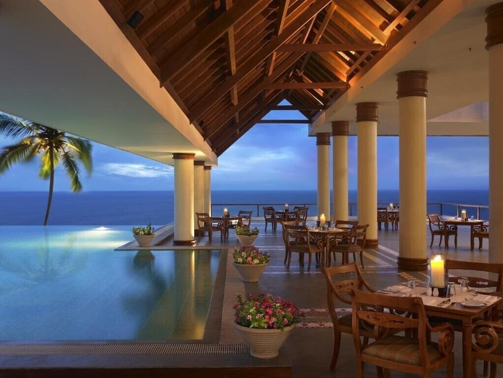 Готель Raaviz Kovalam (ex. The Leela Kovalam) 5*
