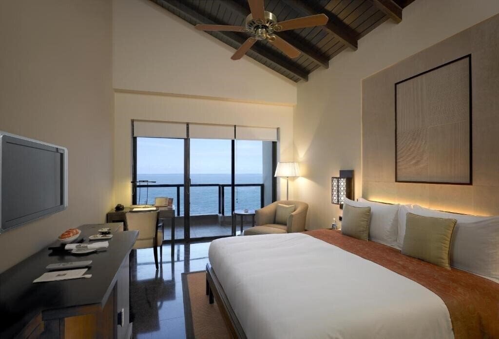 Вид Raaviz Kovalam (ex. The Leela Kovalam) 5*
