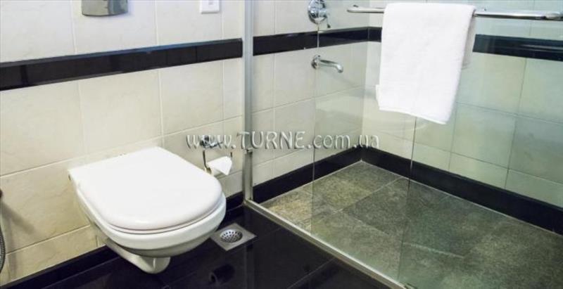 Готель Eastand Lake Song 4*