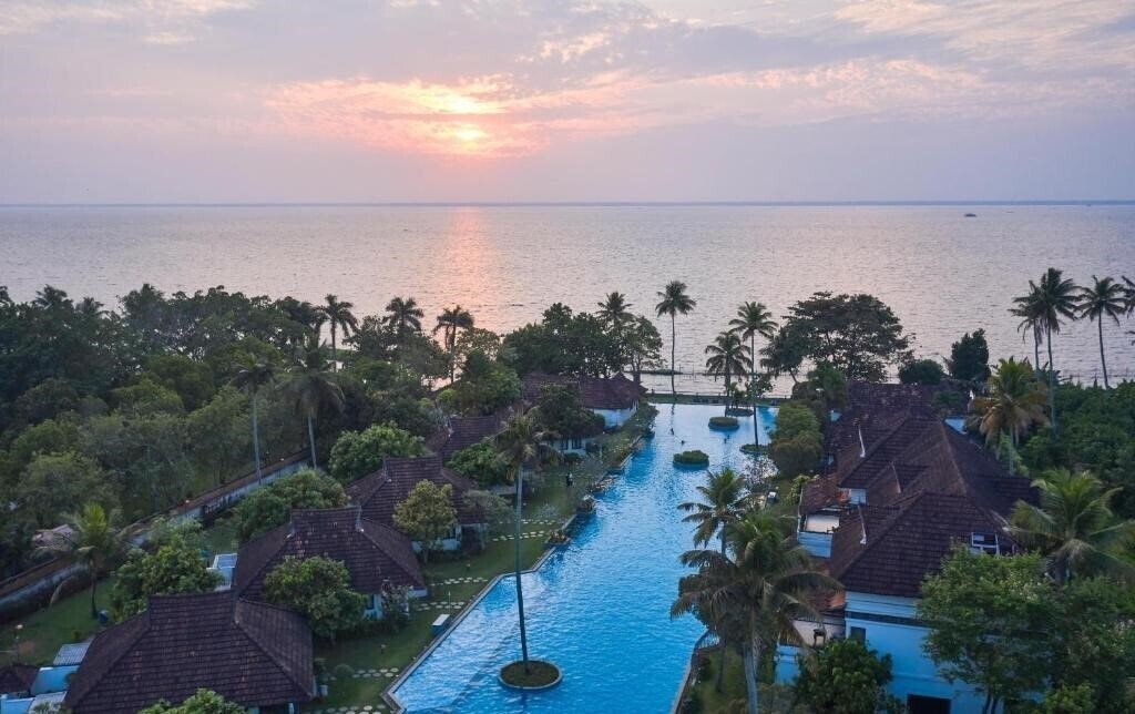 Готель Aveda Kumarakom 5*