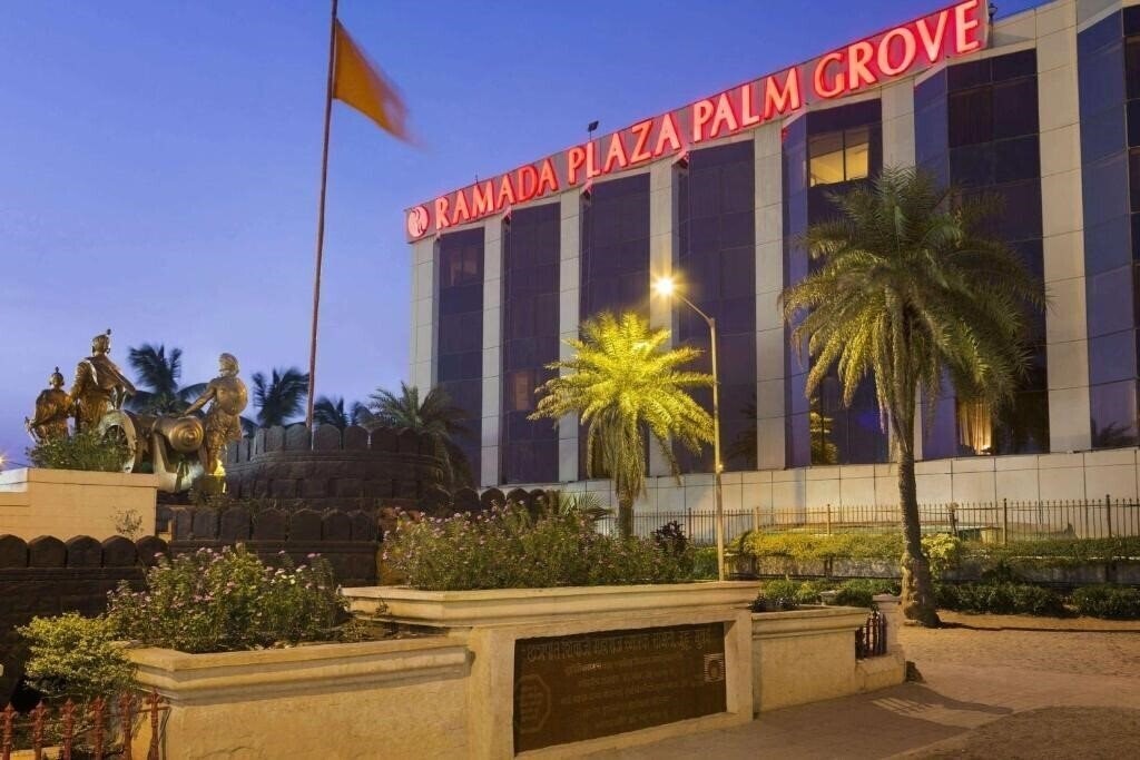 Отель Ramada Plaza Palm Grove 5*