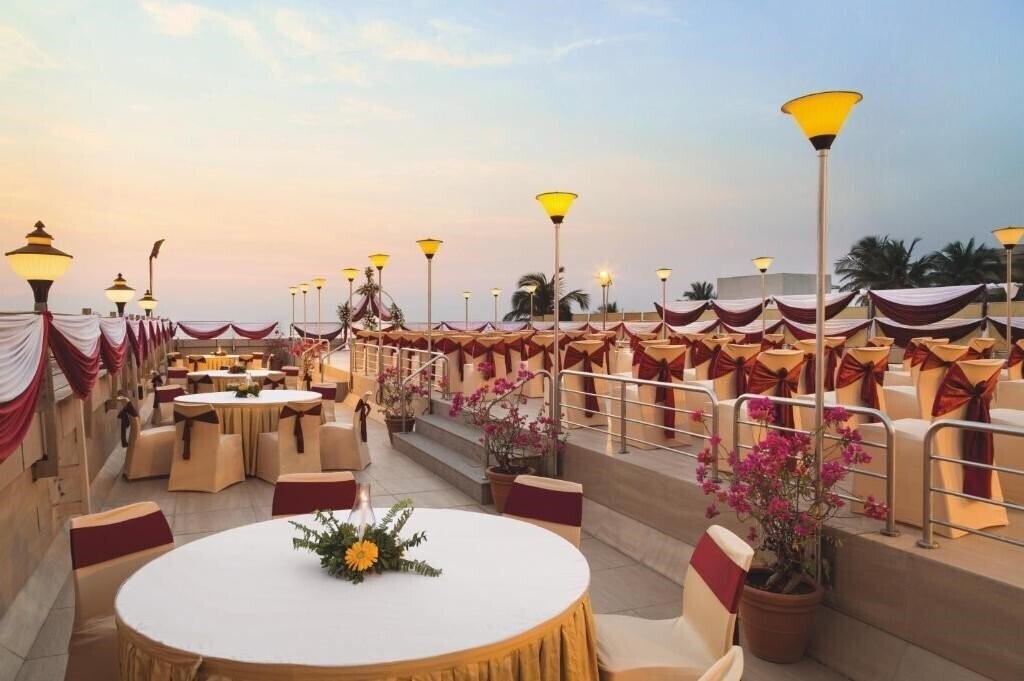 Вид Ramada Plaza Palm Grove 5*